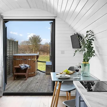 Villa Morgan Sweet, Apple Tree Glamping, Nr Wells Esterno foto