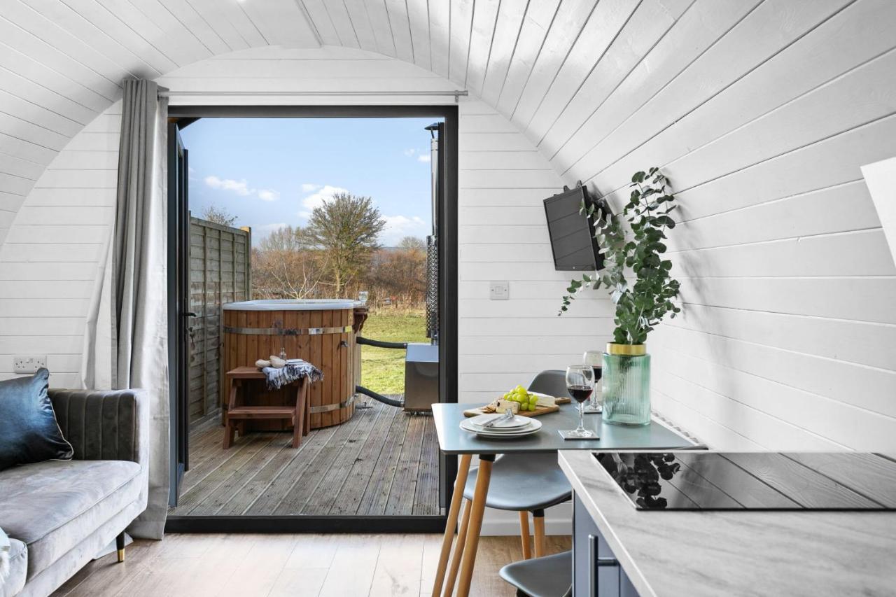 Morgan Sweet, Apple Tree Glamping, Nr *